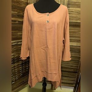New 3/4 sleeve tunic top.